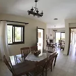 Eve Veriko * Pissouri