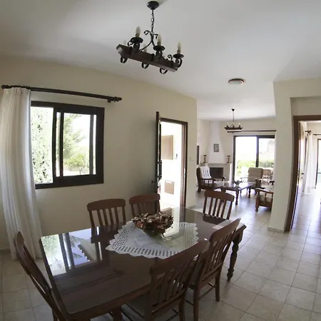 Eve Veriko * Pissouri