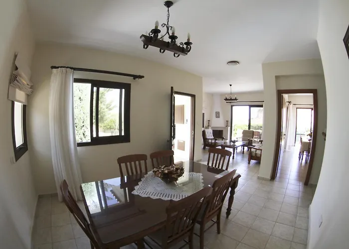 Eve Veriko * Pissouri