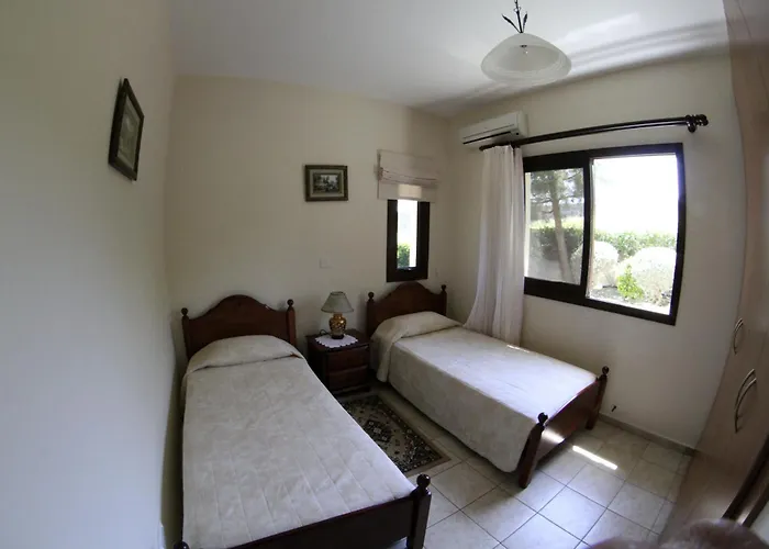 Eve Veriko * Pissouri